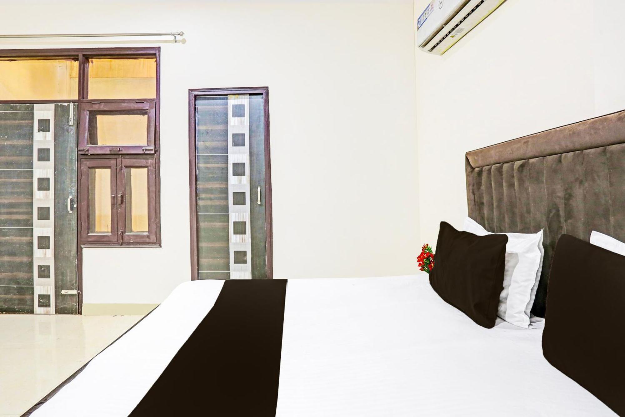 Hotel O Redbull Inn グルガウン エクステリア 写真
